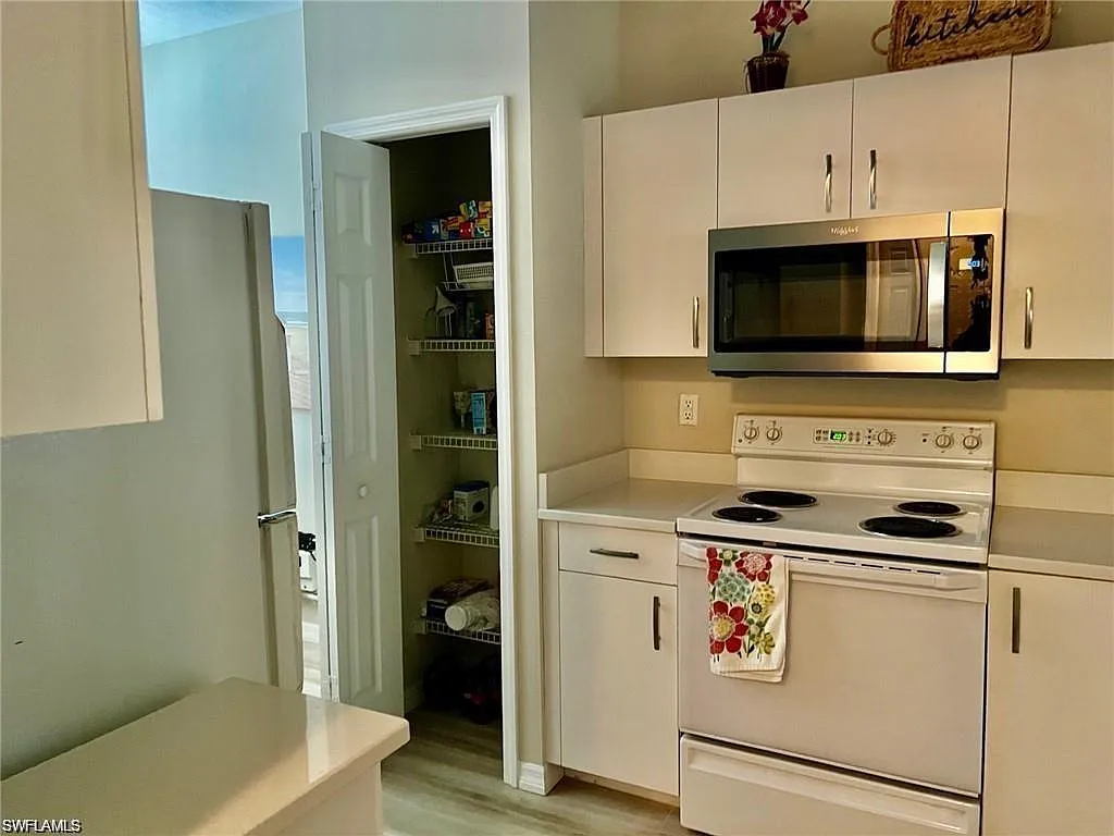 2 bed, 2.0 bath, 1183 sqft, $7,500 — Photo 4