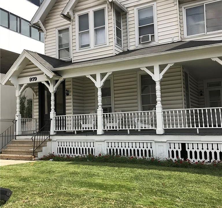 1st image of 979 Summer St Unit 5