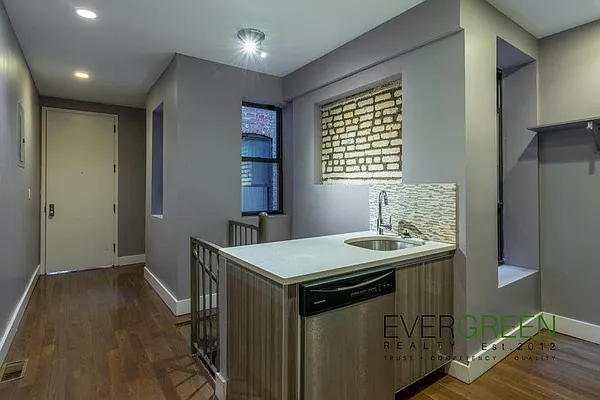 Rented by ERNY LLC | media 33