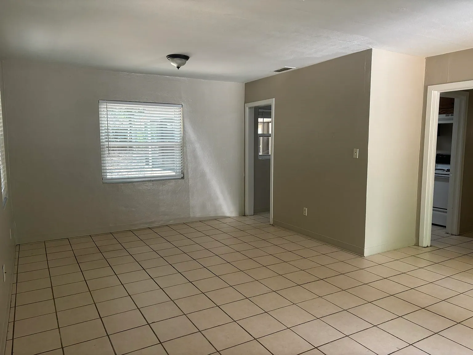 3 bed, 999 sqft, $1,195 — Photo 3