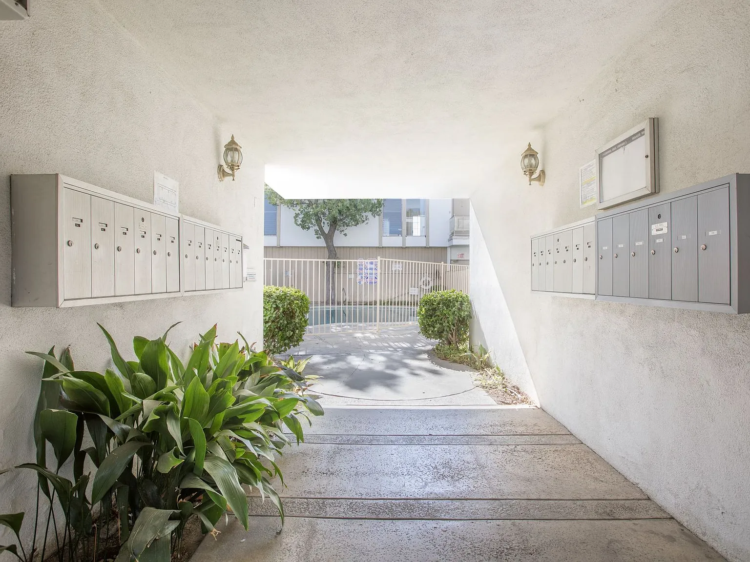18100 Roscoe Blvd Northridge, CA 91325 — Photo 3