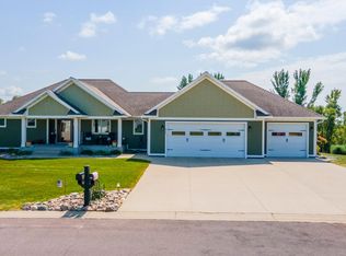 864 Goves Way, Madelia, MN 56062