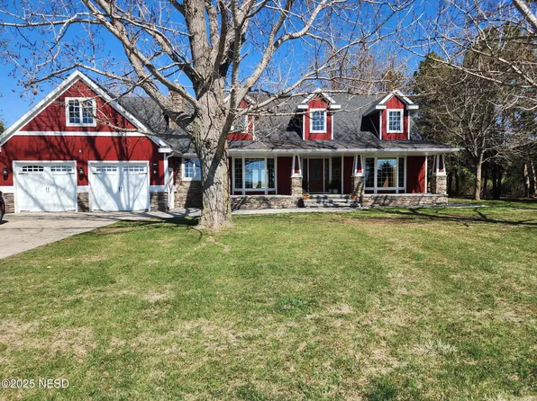 120 42nd St SW, Watertown, SD 57201