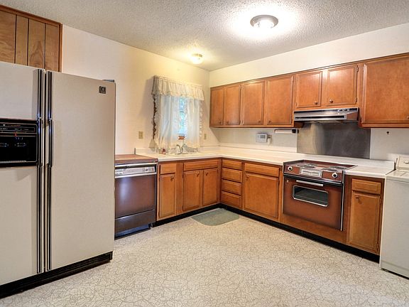 5th image of 4872 Cromwell Ave