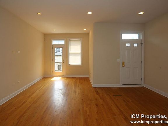 2nd image of 1039 W Newport Ave APT 1W