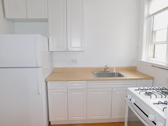 5th image of 1119 Central Ave APT 4B