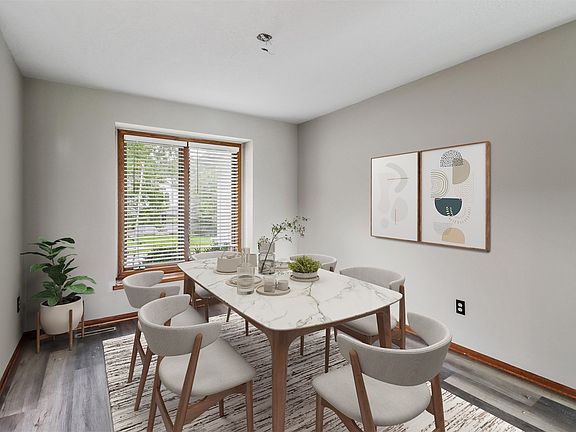 5th image of 467 Edgewood Ln