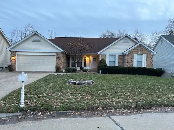 925 Comstock Sta, Saint Peters, MO 63376