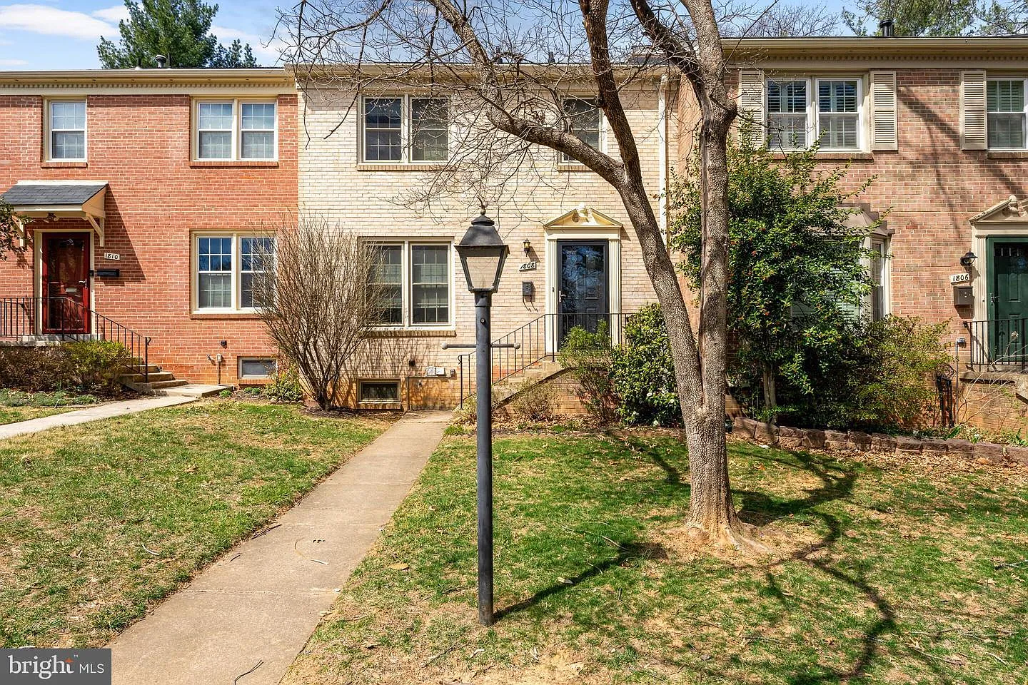 3 bed, 3.0 bath, 1472 sqft, $3,300 — Photo 1