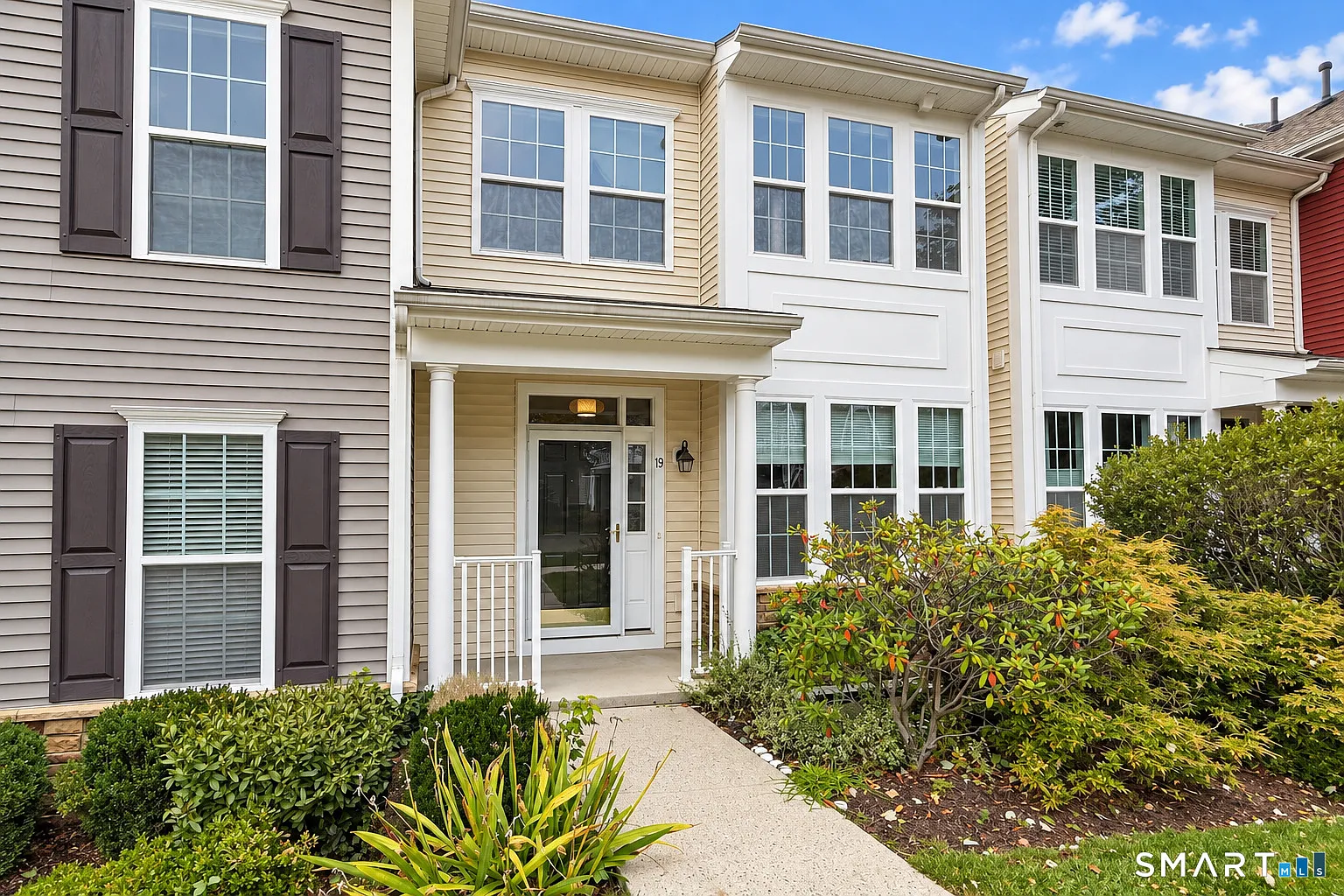 3 bed, 3.5 bath, 1572 sqft, $4,300 — Photo 1