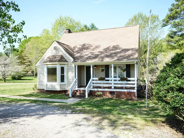 960 Hicks Rd, Youngsville, NC 27596