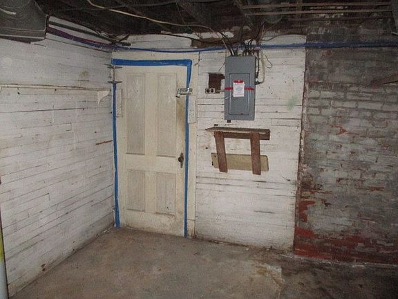 5th image of 81 Bishop Ave