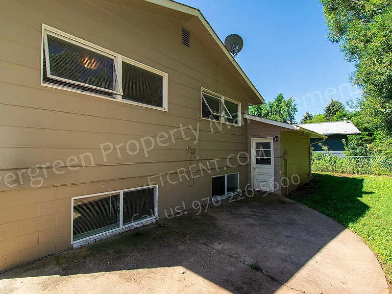 1916 Larkspur Dr — Photo 34