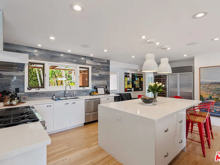 7122 Dume Dr — Photo 9