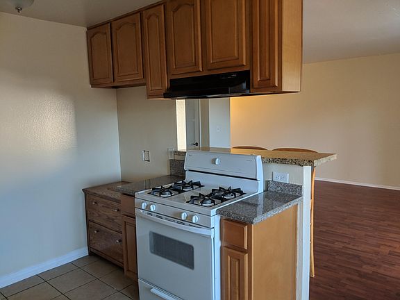 3rd image of 2460 Linden Ave APT 102