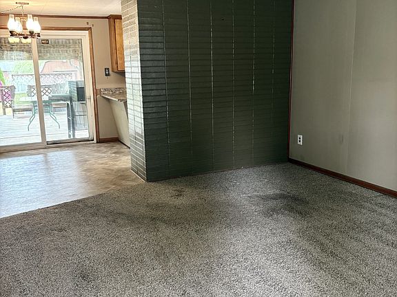4th image of 919 Oak St