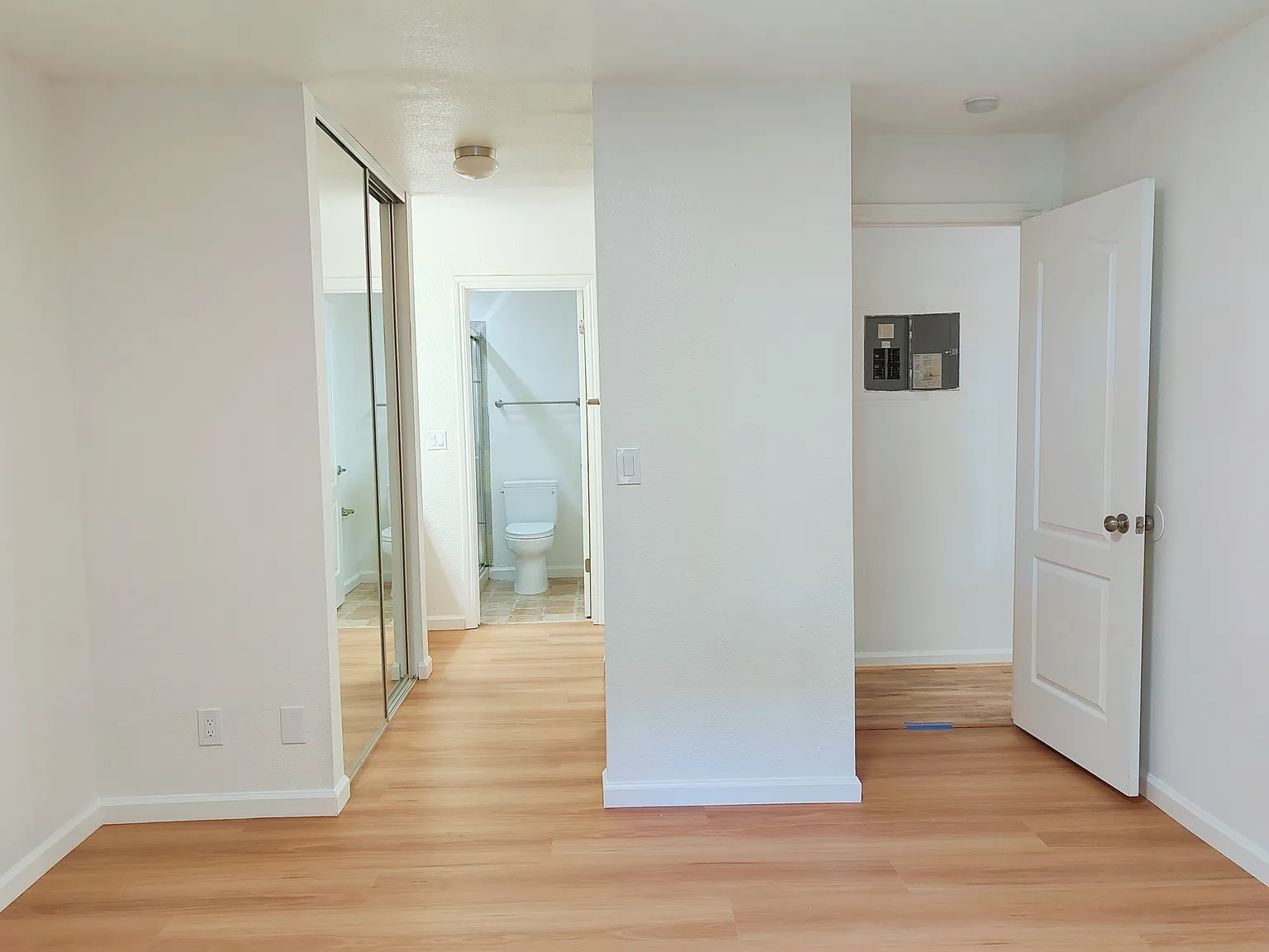 2250 Monroe St — Photo 3