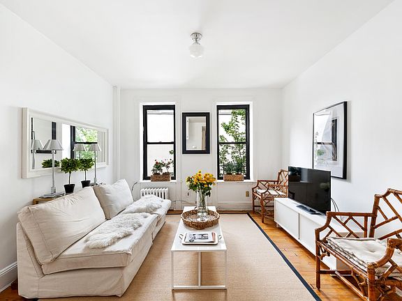 4th image of 251 Pacific St APT 14