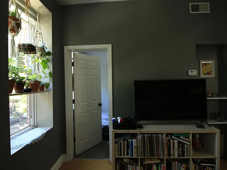 1109 N Wood St #2F — Photo 7