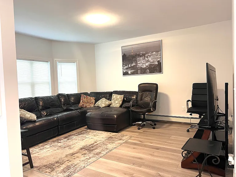 380 Main St #1 — Photo 9