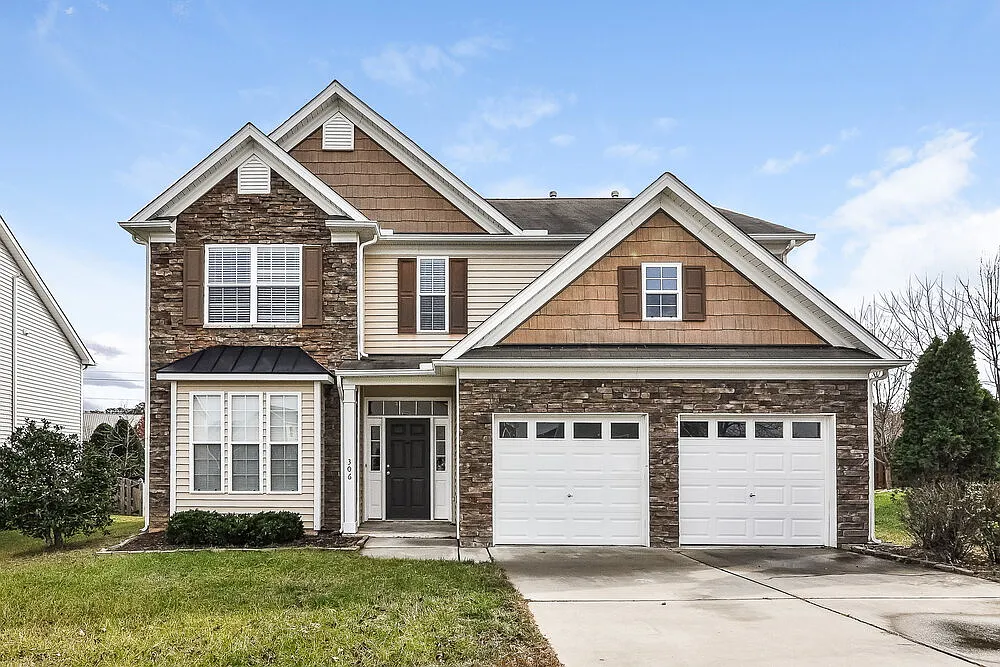 4 bed, 2.5 bath, 2656 sqft, $2,345 — Photo 1