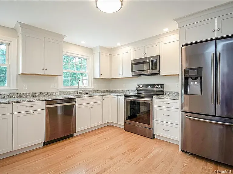 4 bed, 3.5 bath, 2990 sqft, $3,600 — Photo 2