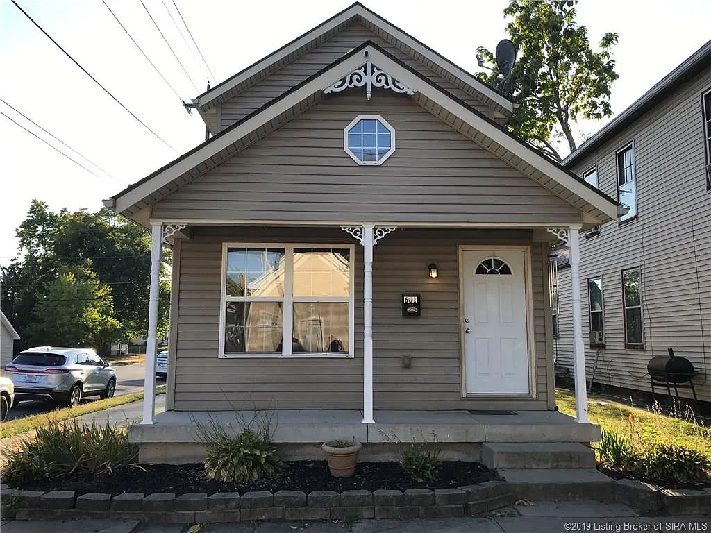 601 E 8th St photo 1