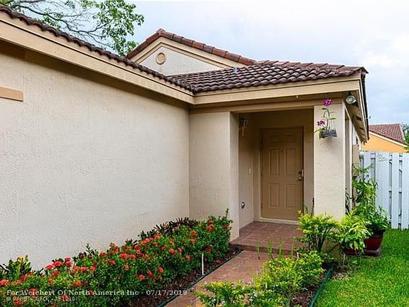 4th image of 1459 Estancia Cir