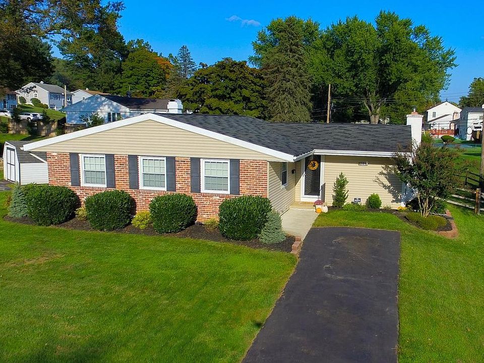1st image of 203 N Lake Dr