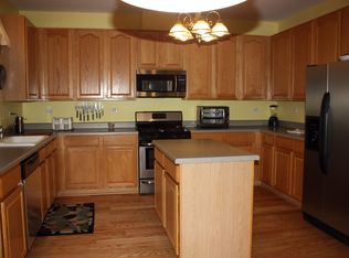 7243 Dada Dr, Gurnee, IL 60031