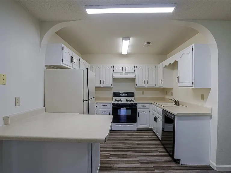 1298 N Tapadero Dr — Photo 10
