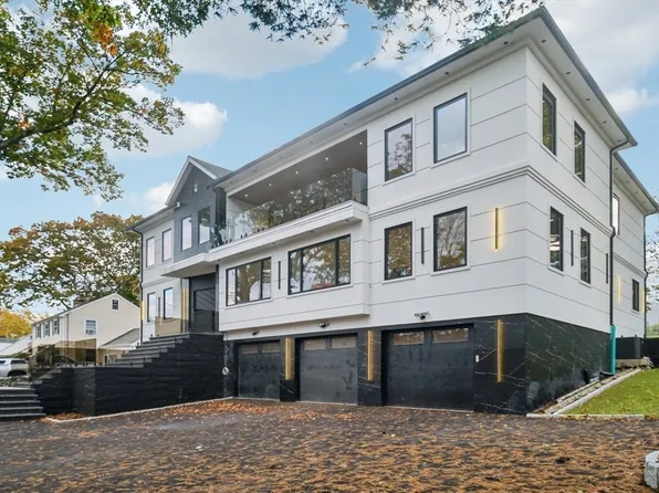 883 Greendale Ave, Needham, MA 02492