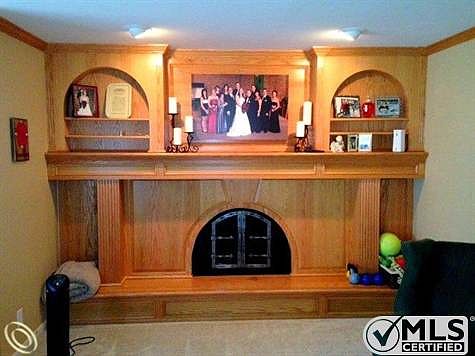 Beautiful fireplace.JPG