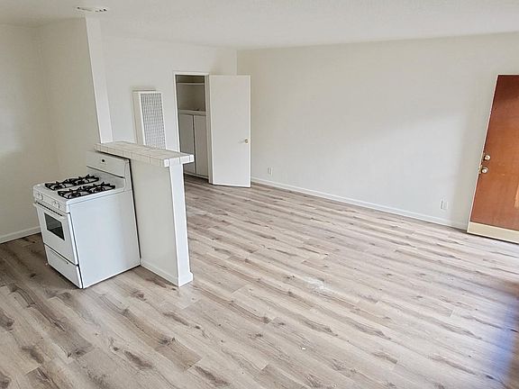 4th image of 3667 McLaughlin Ave #103