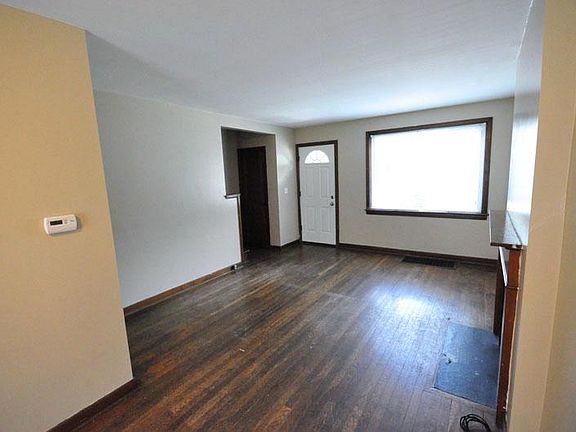 2nd image of 207 E Hudson St