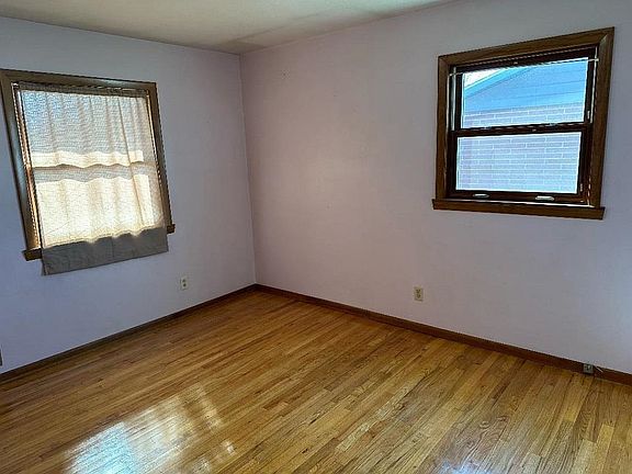 5th image of 126 N Allen Ave