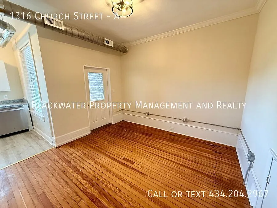 2 Bedroom Townhome in Downtown Lynchburg! — Photo 3