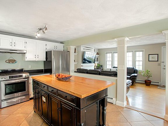 5th image of 3 Christie Dr #A