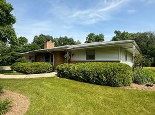 1190 Woodview Dr, Libertyville, IL