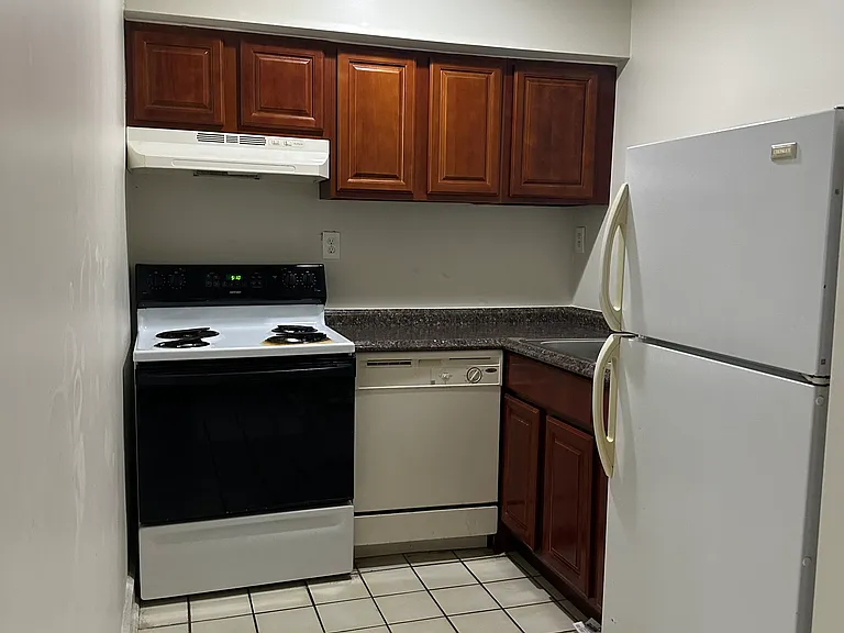 901 Saint Paul St — Photo 1