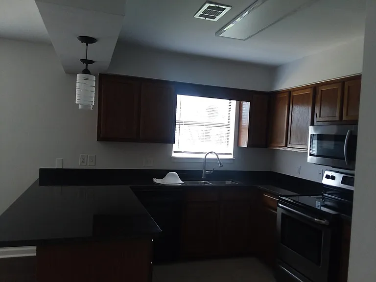 2933 Fairmont Dr — Photo 4
