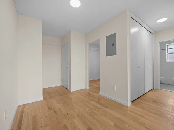 601 Kappock Street 6P image 3 of 14