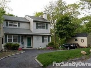 51 Ridge Rd, Rocky Point, NY 11778