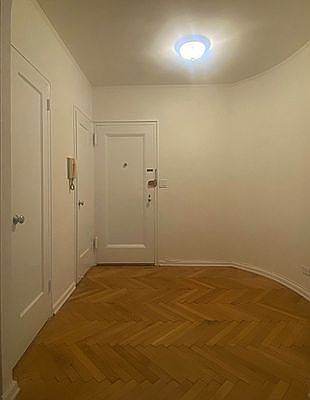 4th image of 139 E 35th St APT 3D