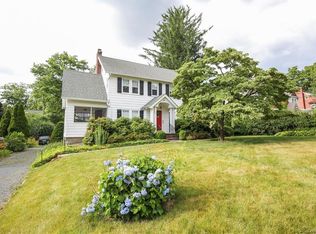 28 Earlwoode Dr, White Plains, NY 10606