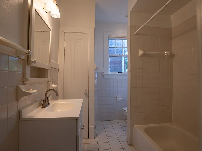 2733 Herschel St #1 — Photo 10