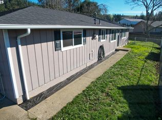 1808 Sunset Ct, Myrtle Point, OR 97458