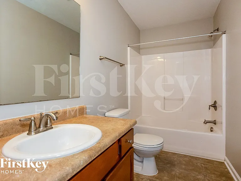 15490 Farmland Ct — Photo 13