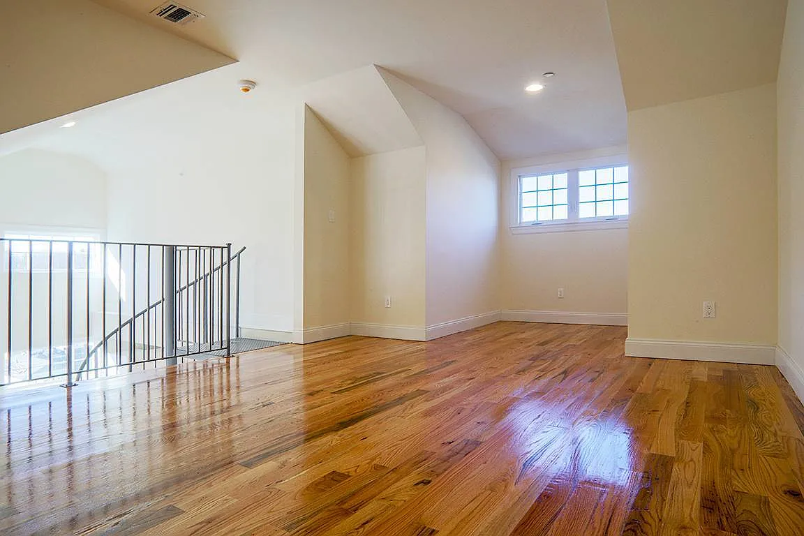 2 bed, 1.0 bath, $3,775 — Photo 4