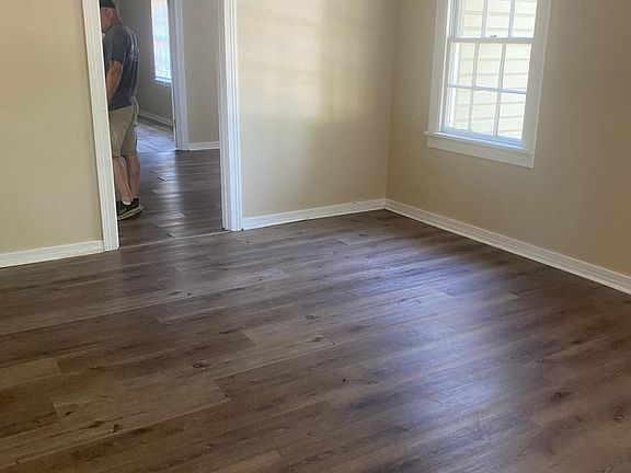 3rd image of 741 Lucy Cir